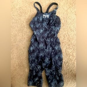 TYR Women’s Avictor 2.0 Open Back Kneeskin Tech Suit Size 32